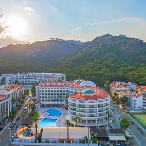 Pineta Park Deluxe Отель